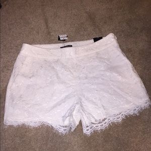 NWT Mid Rise Ivory Lace Shorts, Size 8